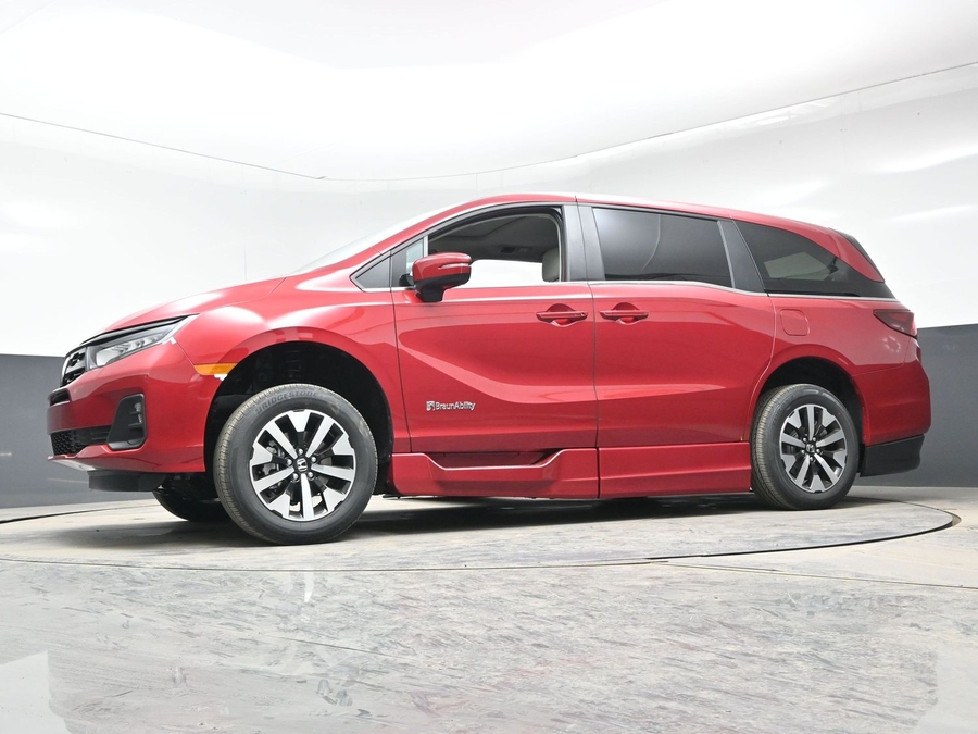 Red Honda Odyssey image number 19