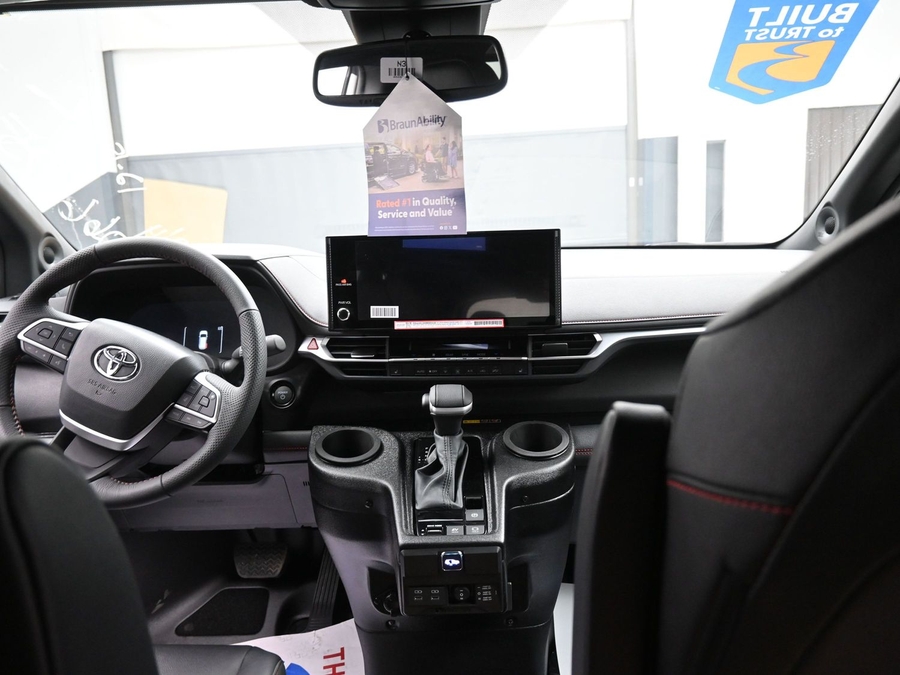 New 2025 Toyota Sienna Hybrid XSE Sport - BraunAbility Side Entry Entry Fold Out Automatic Ramp