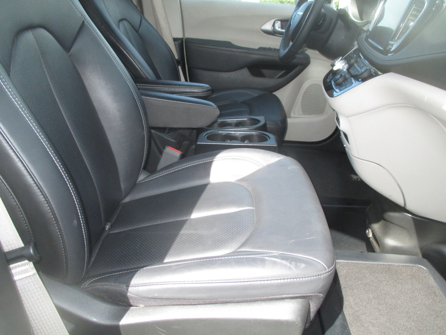 2024 Chrysler Pacifica Touring L - Photo 16
