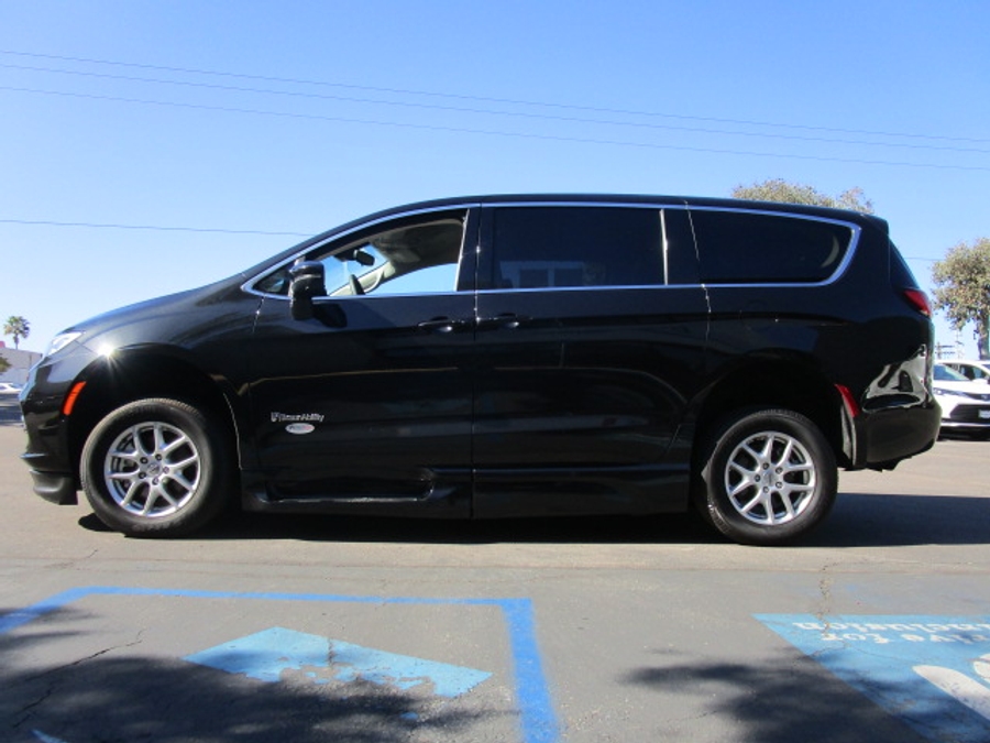 Used 2023 Chrysler Pacifica Touring L - BraunAbility Side Entry Entry In Floor Automatic Ramp