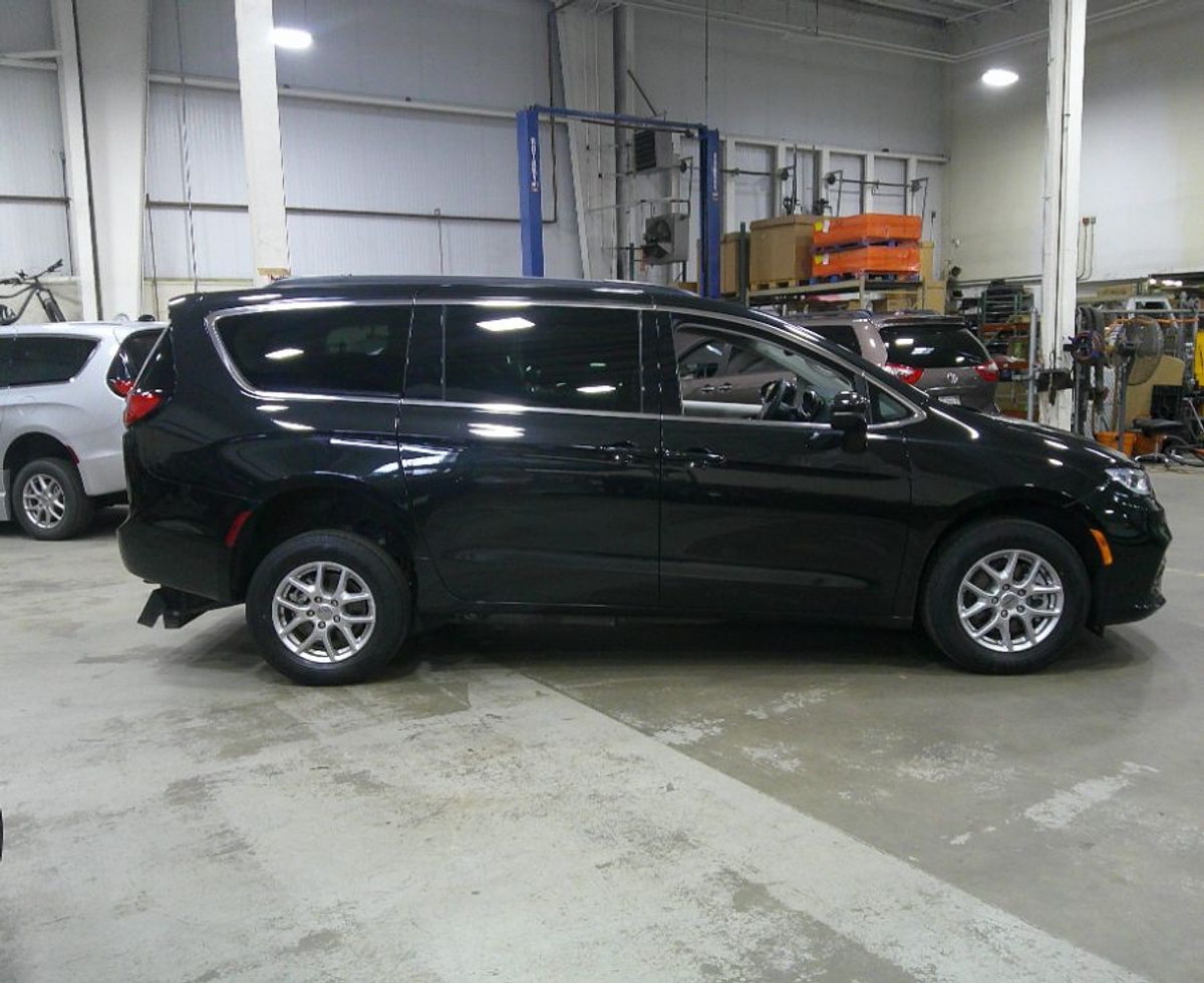 2022 CHRYSLER PACIFICA - Image 7