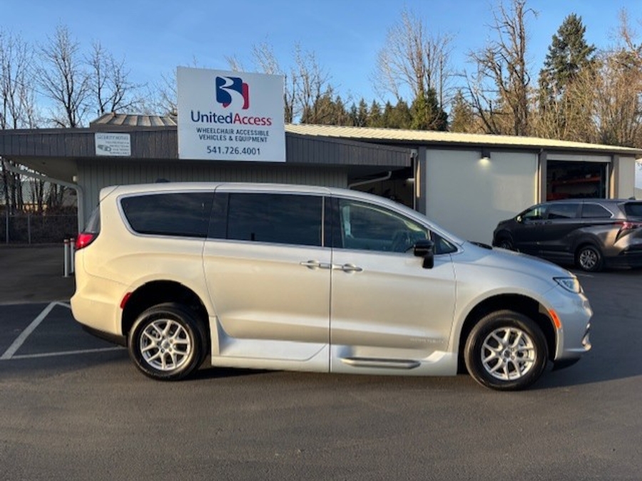 Used 2024 Chrysler Pacifica Touring L - VMI Side Entry Entry In Floor Automatic Ramp