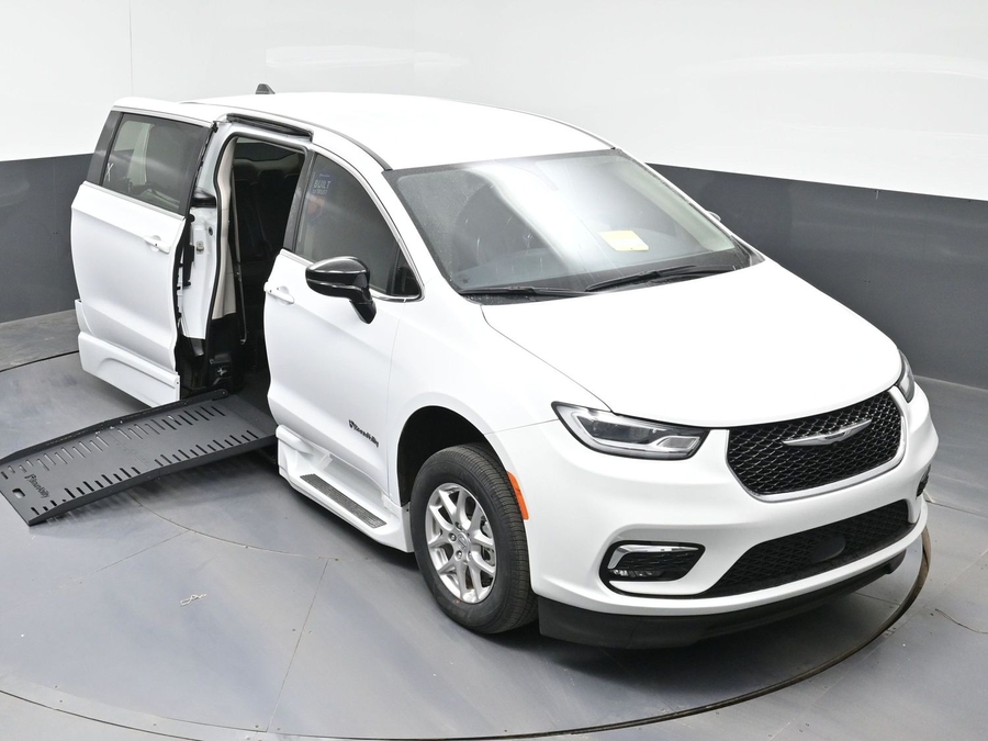 Used 2024 Chrysler Pacifica Touring L - BraunAbility Side Entry Entry Fold Out Automatic Ramp