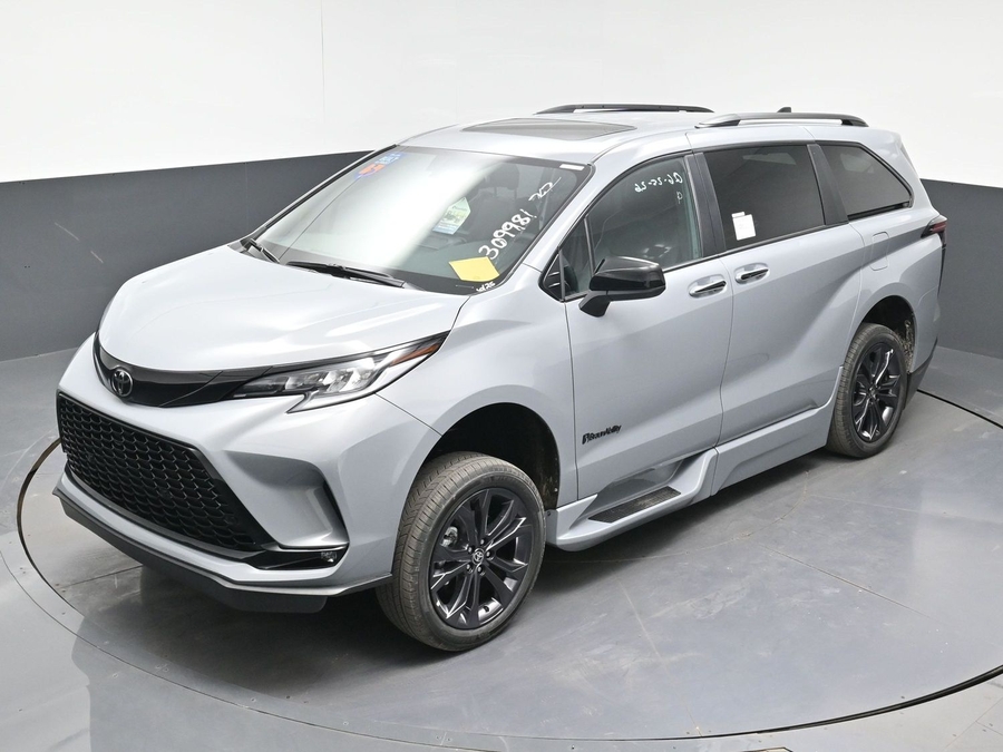 New 2026 Toyota Sienna Hybrid XSE Sport - BraunAbility Side Entry Fold Out Automatic Ramp
