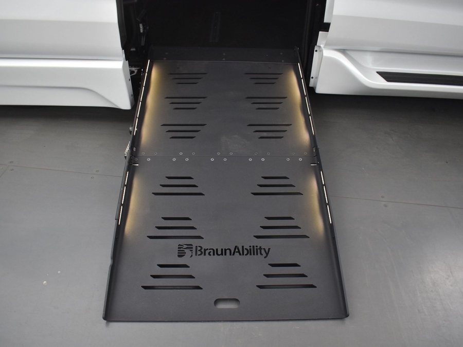 New 2025 Toyota Sienna Hybrid Platinum - BraunAbility Side Entry Entry Fold Out Automatic Ramp