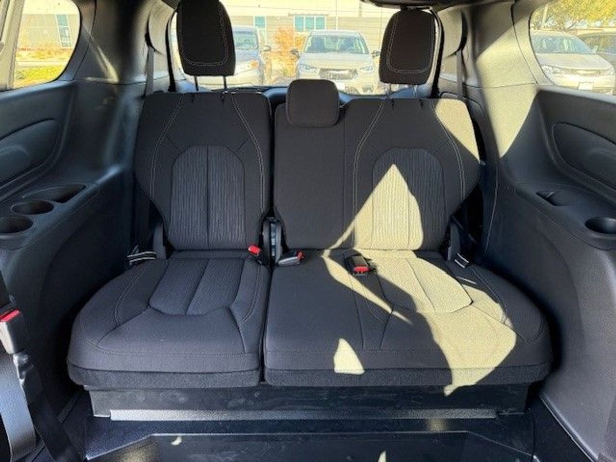 2024 CHRYSLER PACIFICA - Image 17