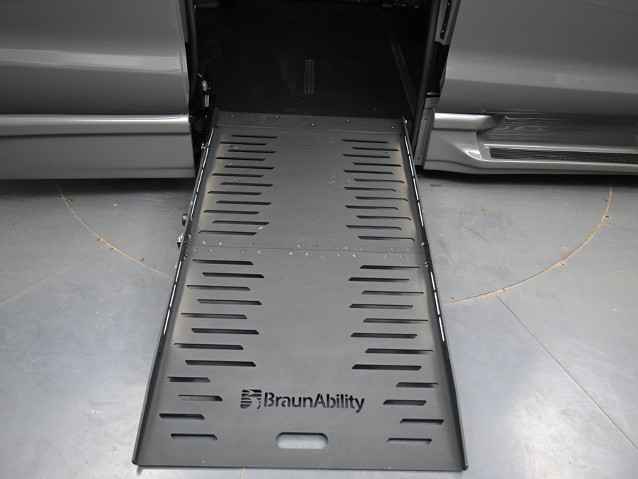 Used 2025 Chrysler Pacifica Select - BraunAbility Side Entry Entry Fold Out Automatic Ramp