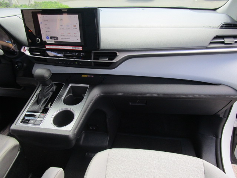 New 2025 Toyota Sienna Hybrid LE AWD w MID ROW - Vantage Mobility Commercial Side Entry Entry In Floor Manual Ramp