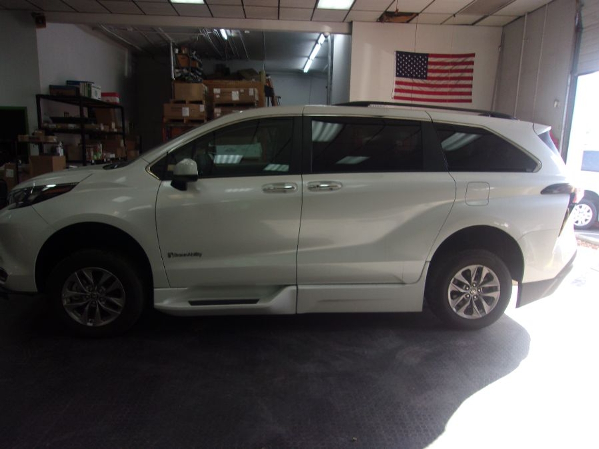 2024 TOYOTA SIENNA - Image 5