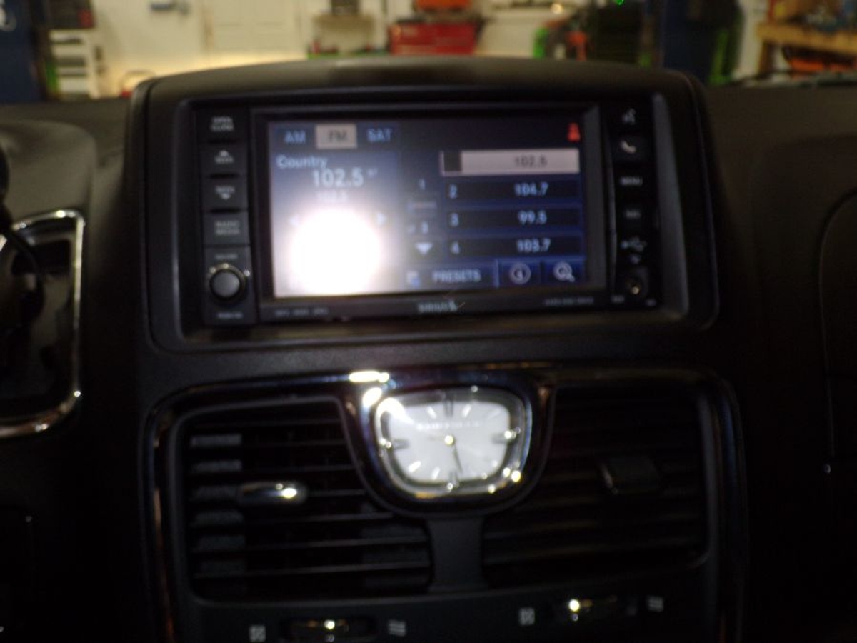 2013 CHRYSLER TOWN AND COUNTRY - Image 12