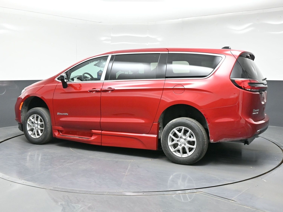 Red Chrysler Pacifica image number 3