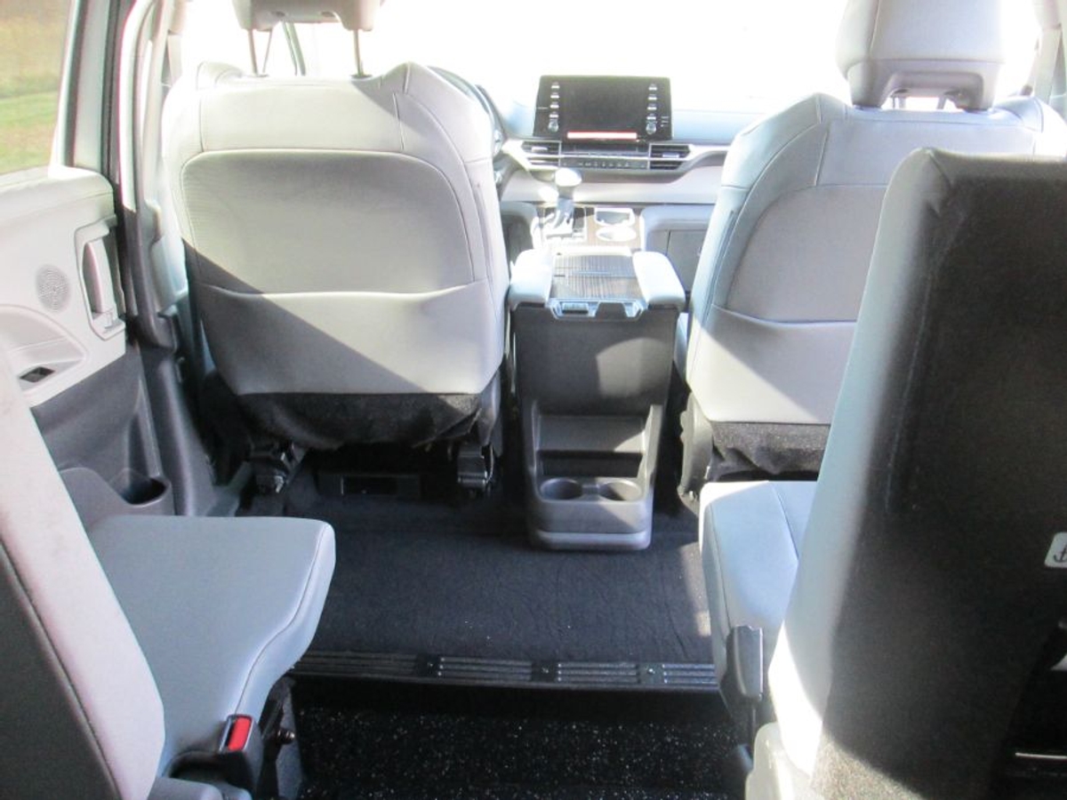 2024 TOYOTA SIENNA - Image 6