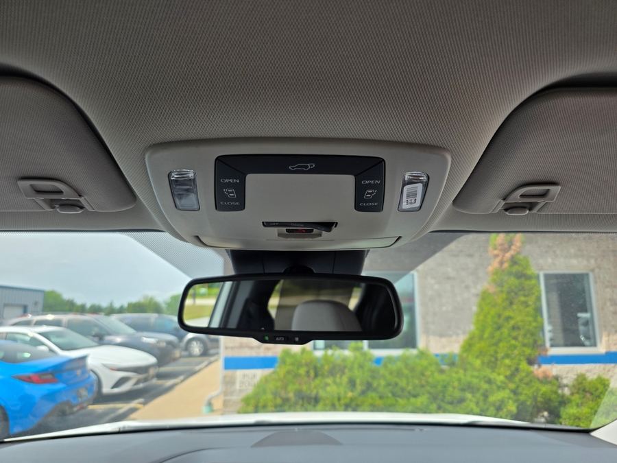 White Toyota Sienna image number 12