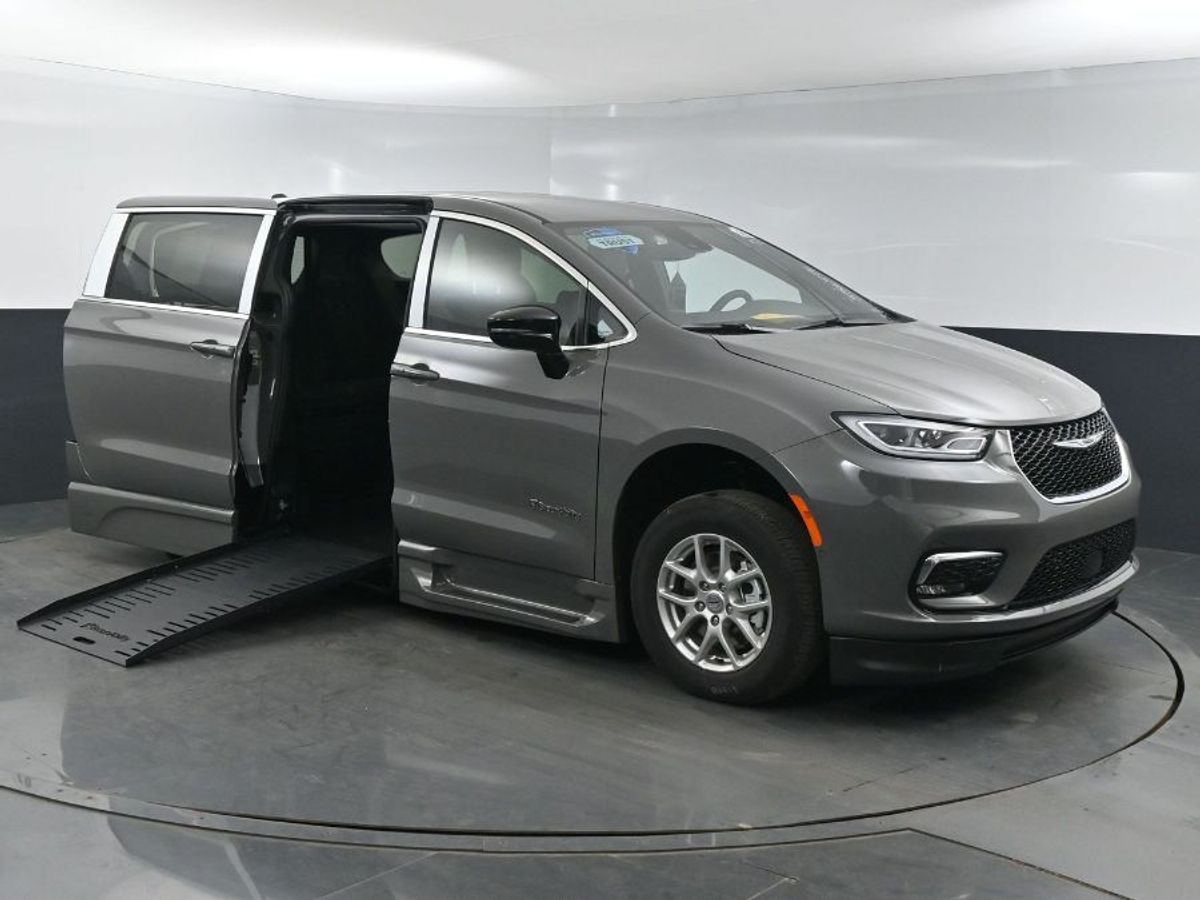 2025 CHRYSLER PACIFICA - Image 1