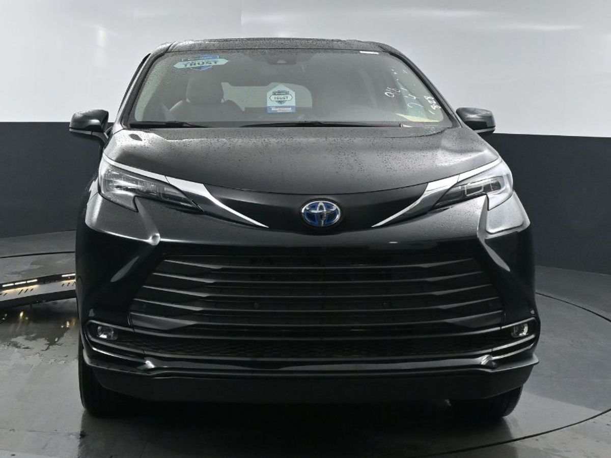 2025 TOYOTA SIENNA - Image 2