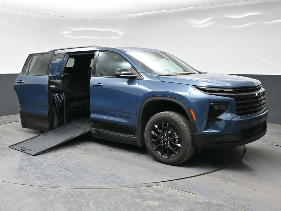 New 2025 Chevrolet Traverse 1LT Midnight - BraunAbility Side Entry Entry In Floor Automatic Ramp