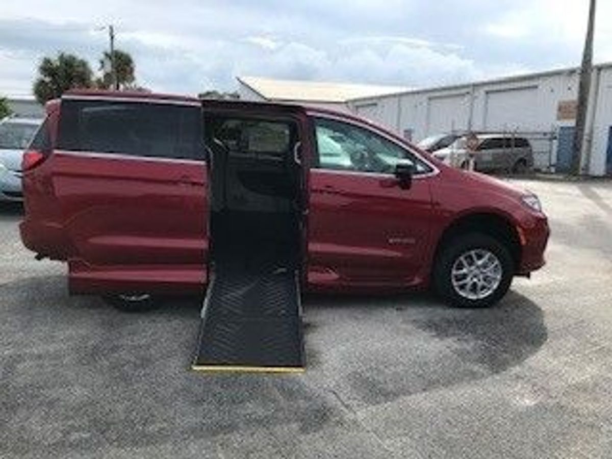 2024 CHRYSLER PACIFICA - Image 8