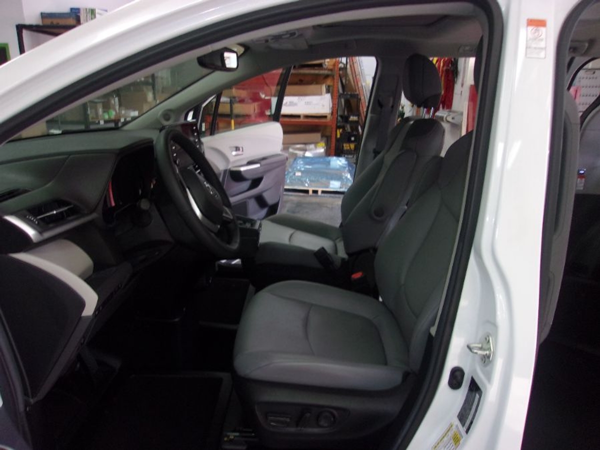 2024 TOYOTA SIENNA - Image 10