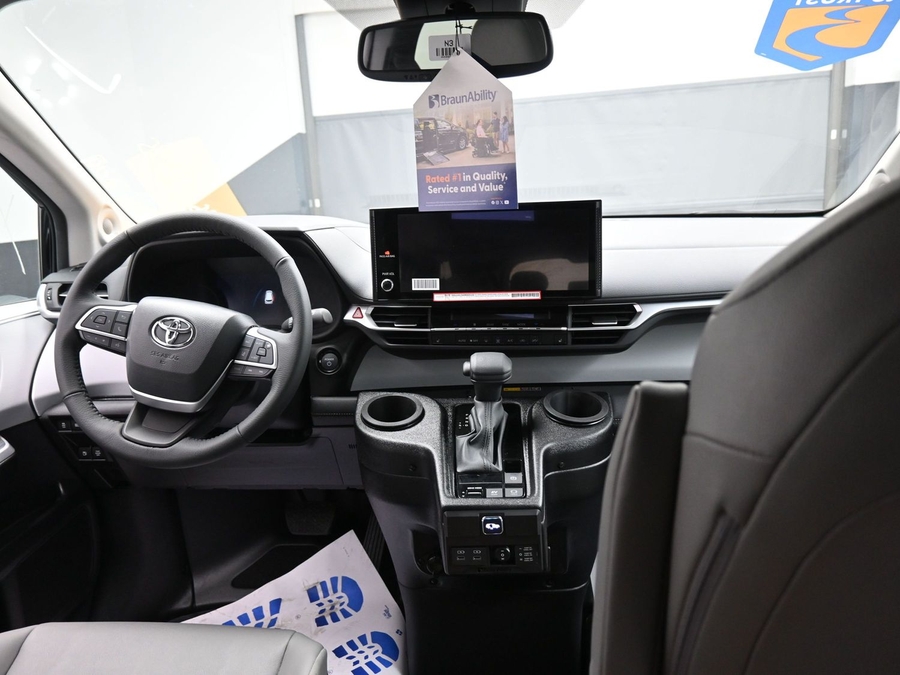 New 2025 Toyota Sienna Hybrid XLE Plus - BraunAbility Side Entry Entry Fold Out Automatic Ramp