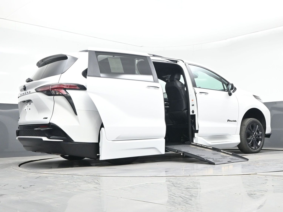 New 2026 Toyota Sienna Hybrid XSE Sport - BraunAbility Side Entry Entry Fold Out Automatic Ramp