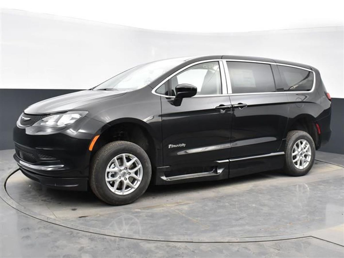 Black Chrysler Voyager image number 8