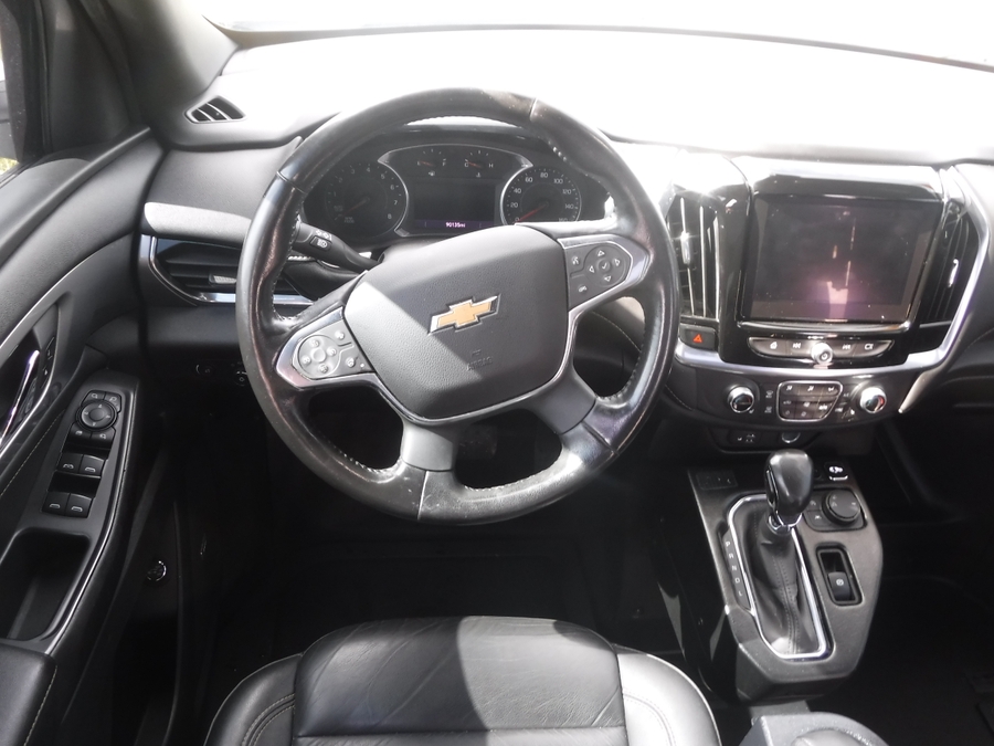 White Chevrolet Traverse image number 10