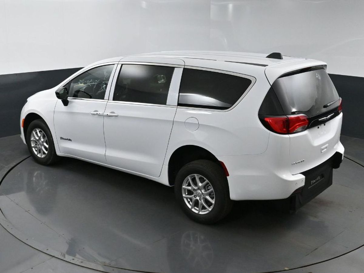 2025 CHRYSLER VOYAGER - Image 24