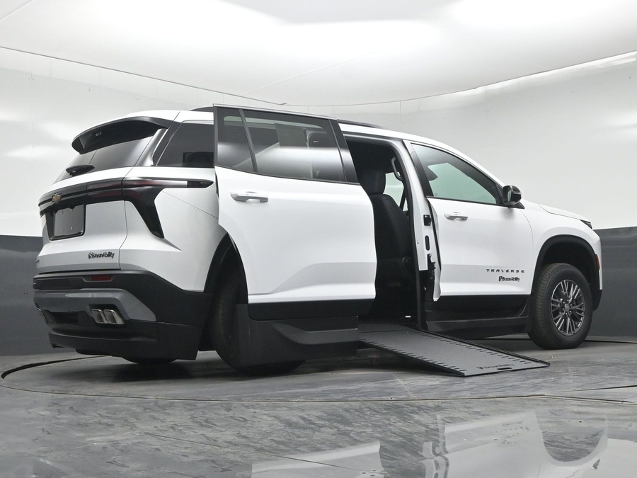 2026 Chevrolet Traverse LT - Photo 16