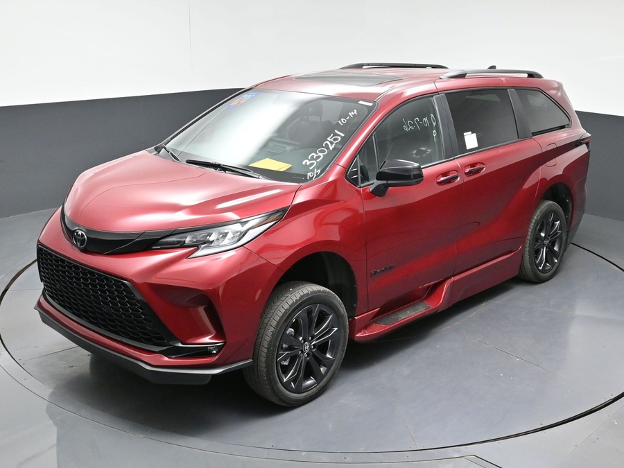 New 2026 Toyota Sienna Hybrid XSE Sport - BraunAbility Side Entry In Floor Automatic Ramp