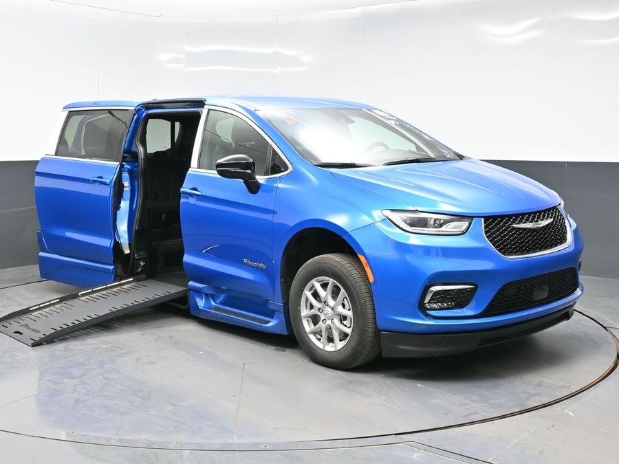 Blue Chrysler Pacifica image number 2