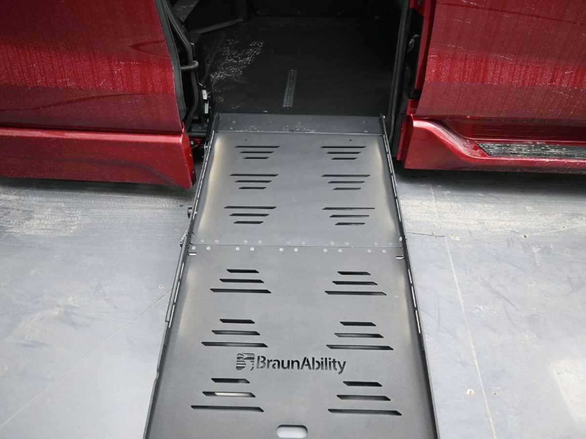 2025 TOYOTA SIENNA - Image 11