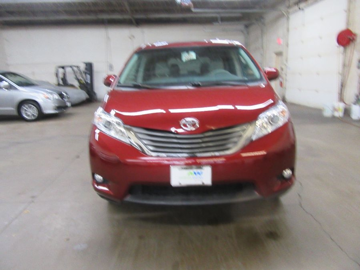 2014 TOYOTA SIENNA - Image 11