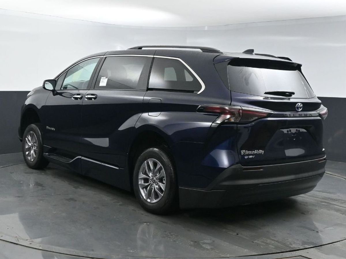 2025 TOYOTA SIENNA - Image 22