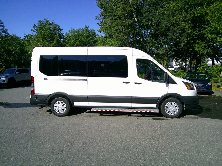 White Ford T350 image number 12