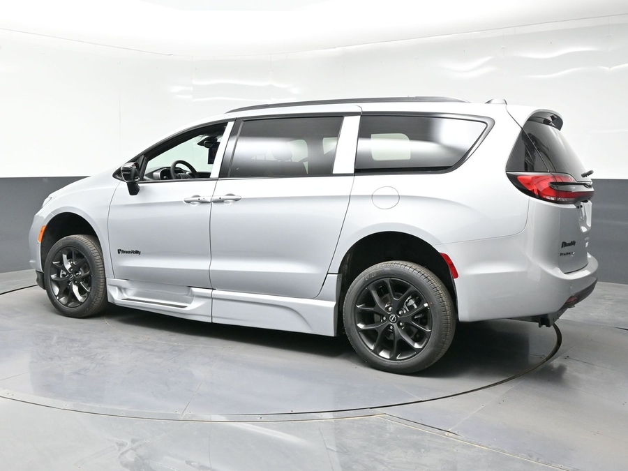 New 2026 Chrysler Pacifica Select Sport - BraunAbility Side Entry Entry Fold Out Automatic Ramp