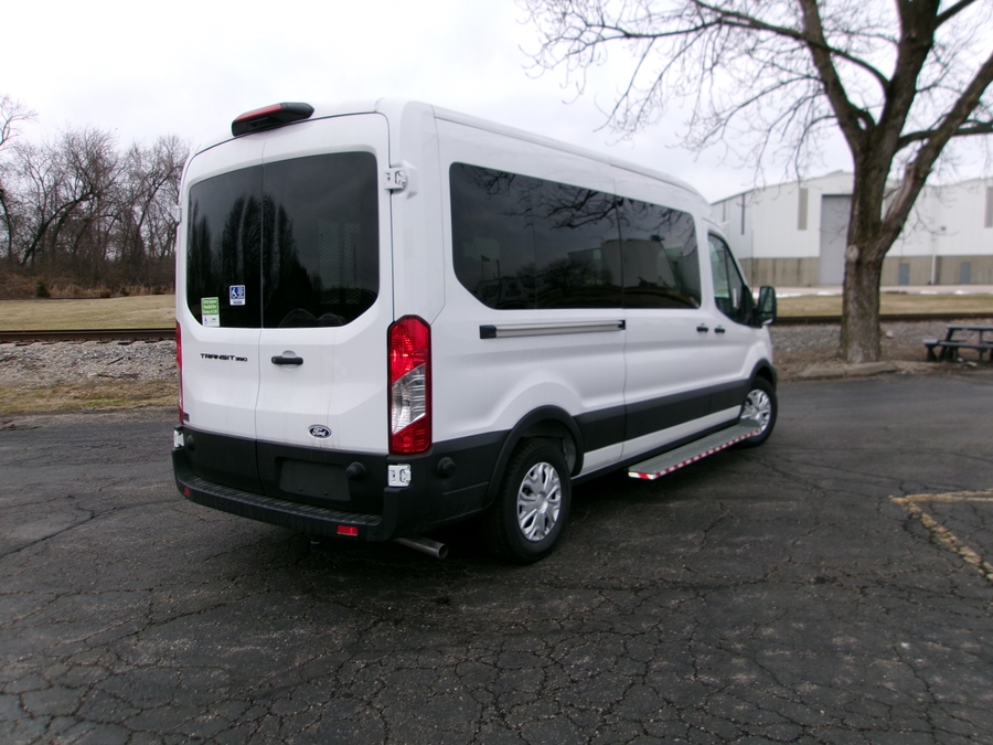 White Ford T350 image number 13