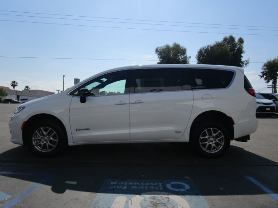 New 2025 Chrysler Pacifica Select Safety - BraunAbility Rear Entry Entry Fold Out Manual Ramp