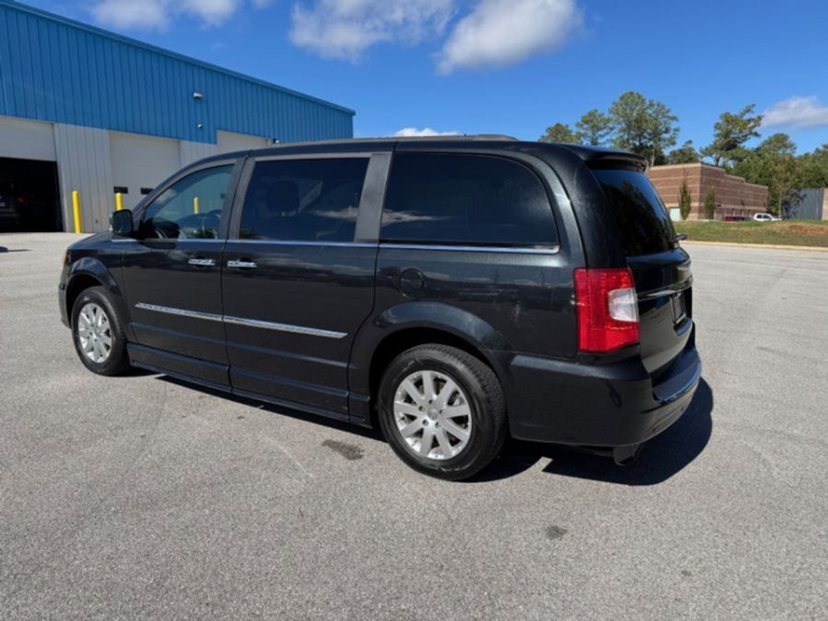 2012 CHRYSLER TOWN AND COUNTRY - Image 8