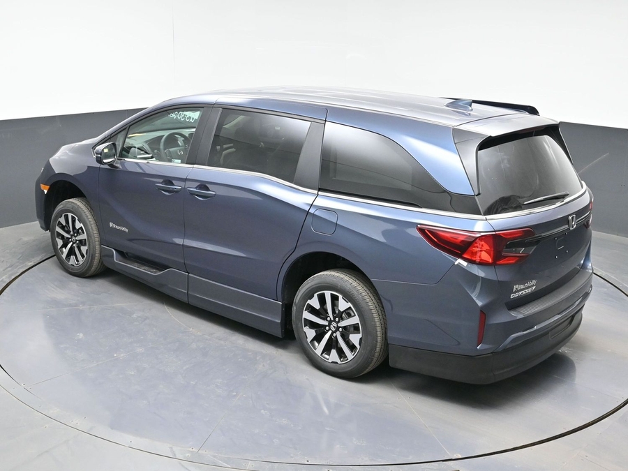 Blue Honda Odyssey image number 21