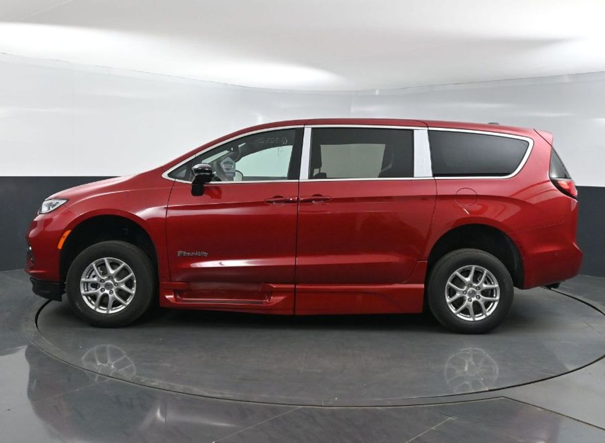 2025 CHRYSLER PACIFICA - Image 5