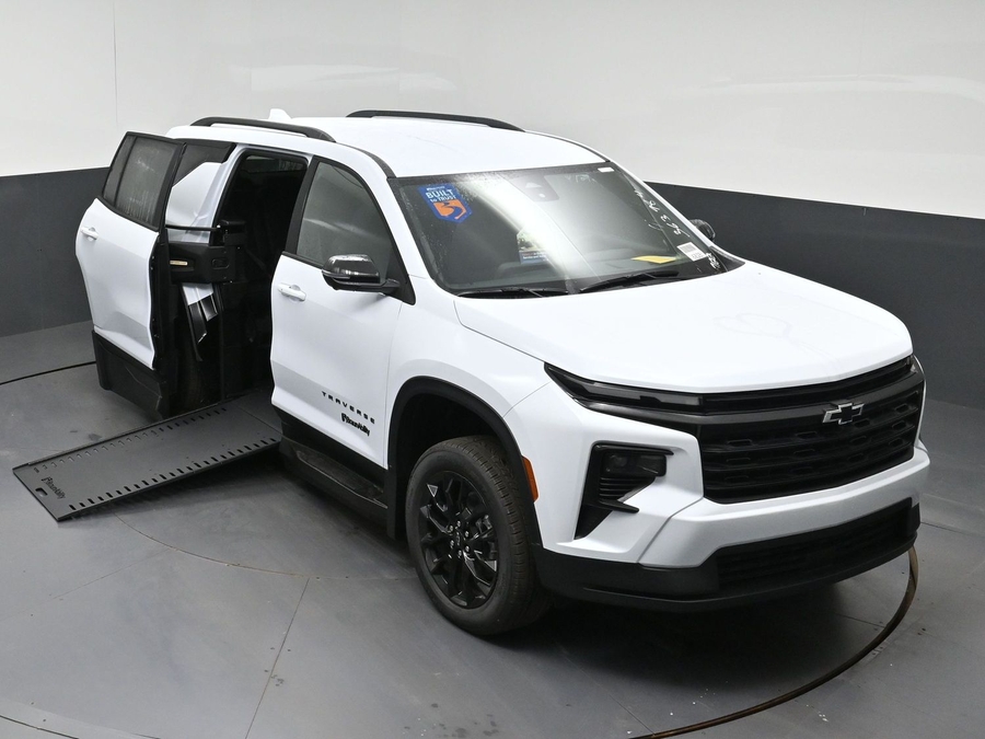 New 2026 Chevrolet Traverse 1LT Midnight - BraunAbility Side Entry In Floor Automatic Ramp