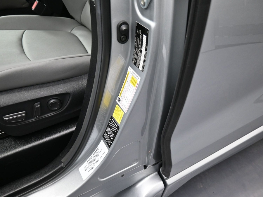 New 2025 Toyota Sienna Hybrid XLE Base - BraunAbility Side Entry Entry Fold Out Automatic Ramp