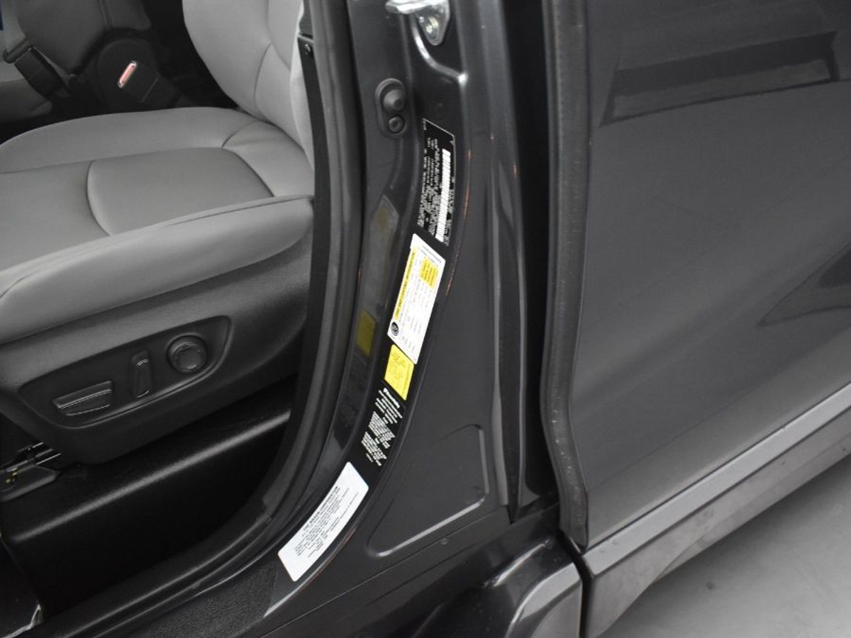 2025 TOYOTA SIENNA - Image 17