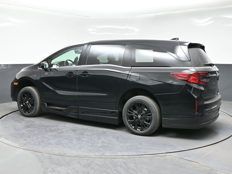 Black Honda Odyssey image number 3