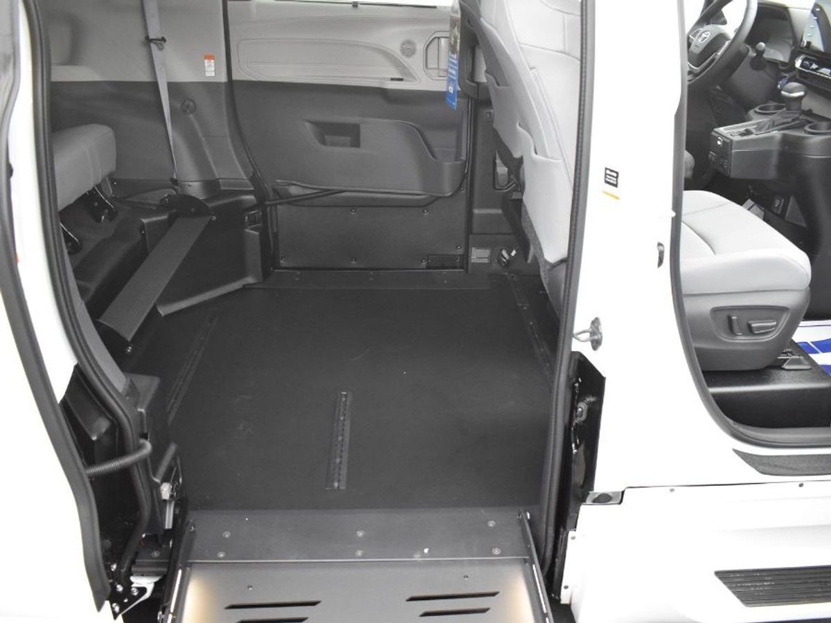 2024 TOYOTA SIENNA - Image 4