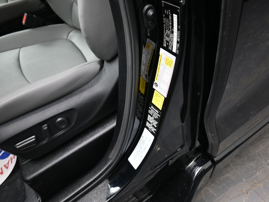 Black Toyota Sienna image number 16