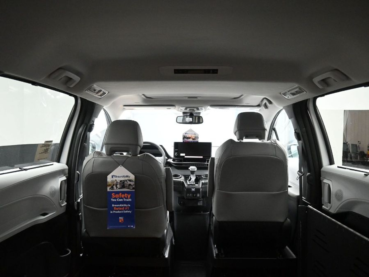 2025 TOYOTA SIENNA - Image 17