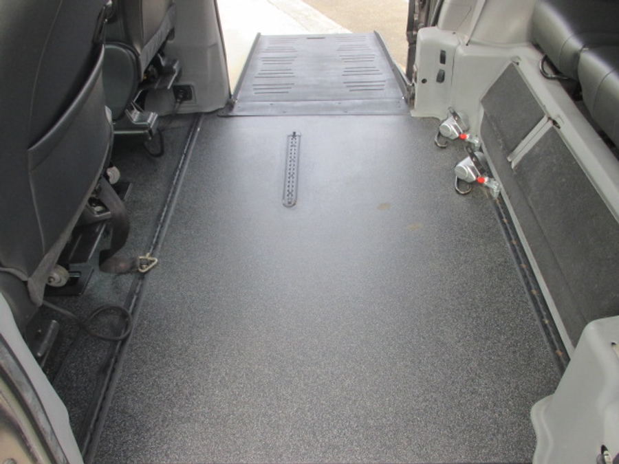 2011 TOYOTA SIENNA - Image 10