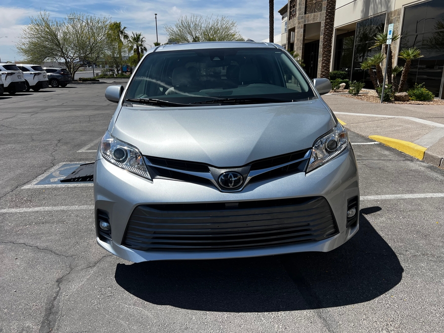 Used 2020 Toyota Sienna XLE - BraunAbility Side Entry Entry In Floor Automatic Ramp