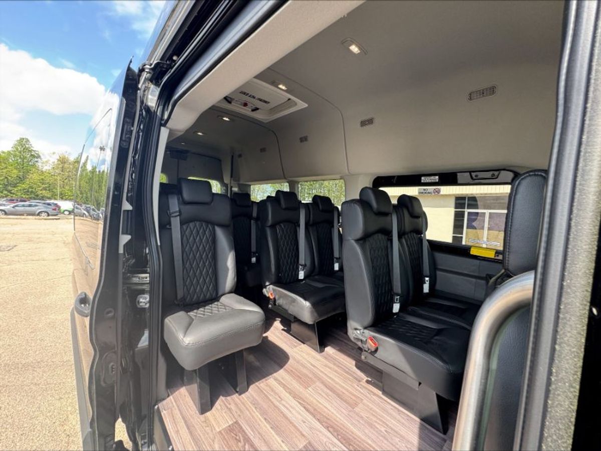 Black Ford Transit image number 8